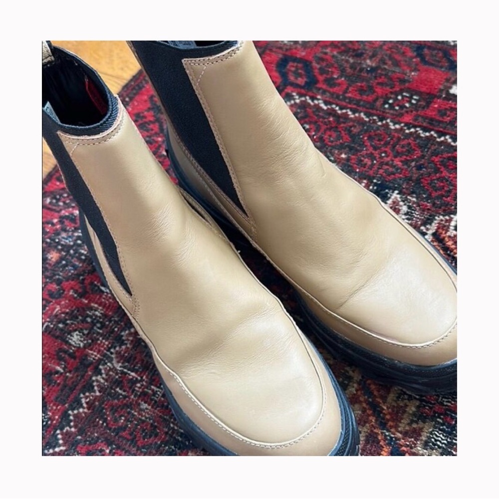 Sorel Women's Tan and Black Boots